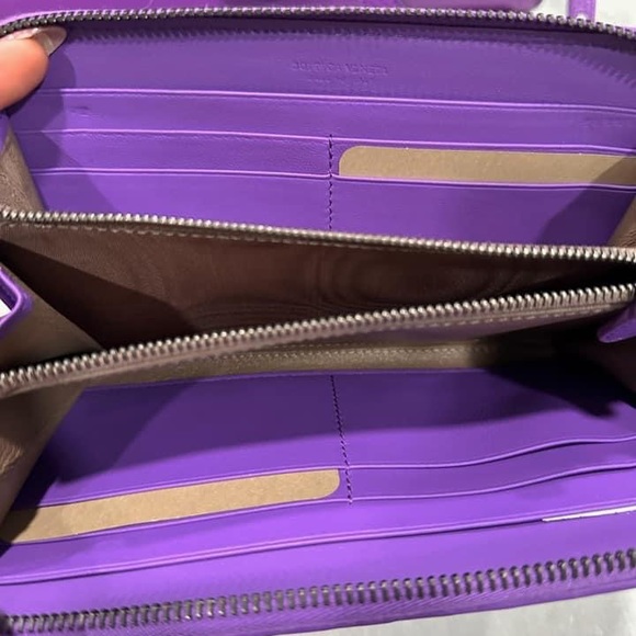 🦄 Bottega Veneta Wallet 💜 - Picture 3 of 9